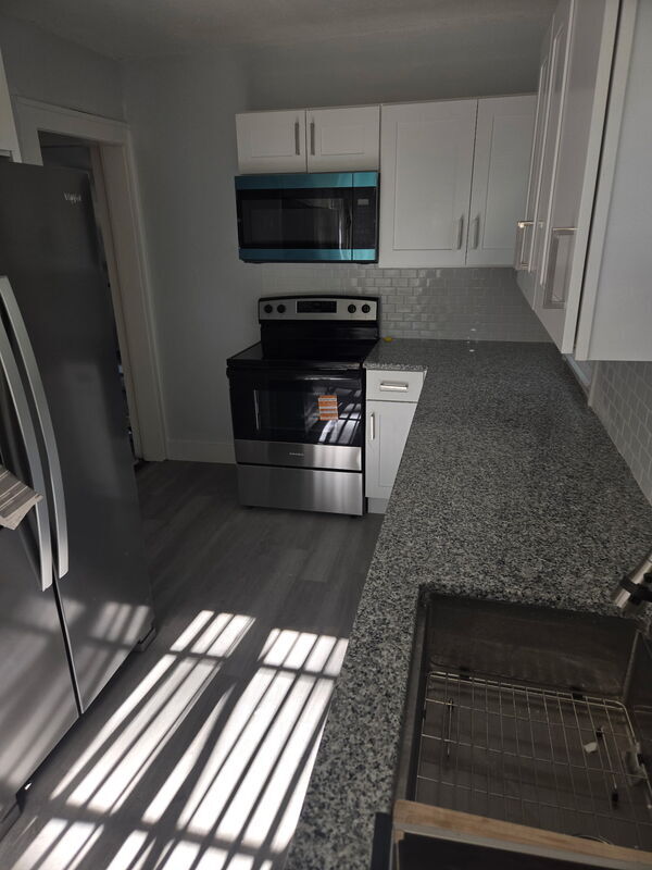 Building Photo - 2501 E 68th Terrace