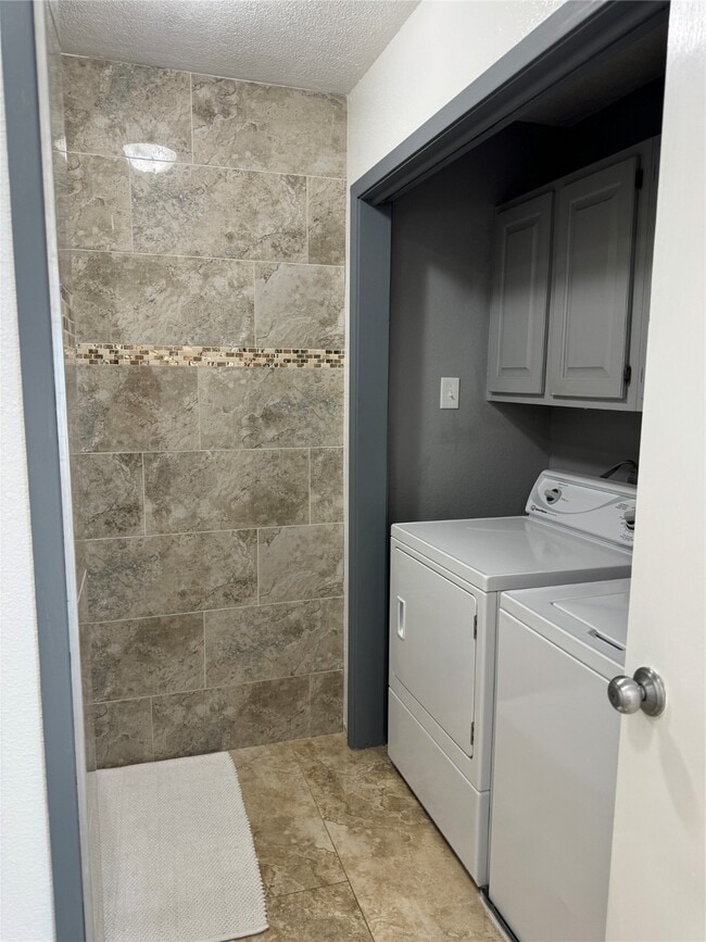 Building Photo - 8416 Seawall Blvd