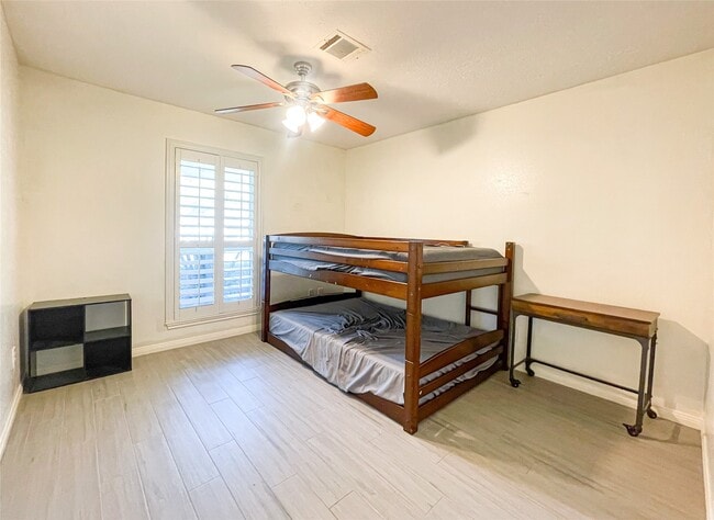 Building Photo - 13607 Fernhill Dr