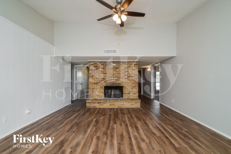 Building Photo - 5702 Magnolia Ln