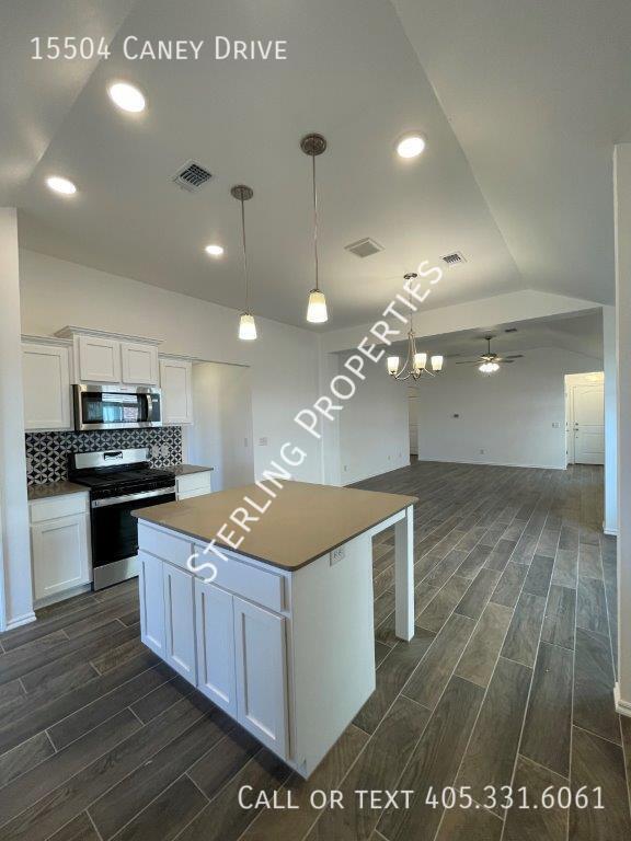 Building Photo - 15504 Caney Dr