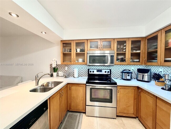 Building Photo - 15405 N Miami Lakeway