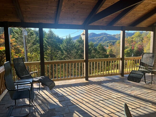 Building Photo - 3 Bedroom 2.5 bathroom home for rent