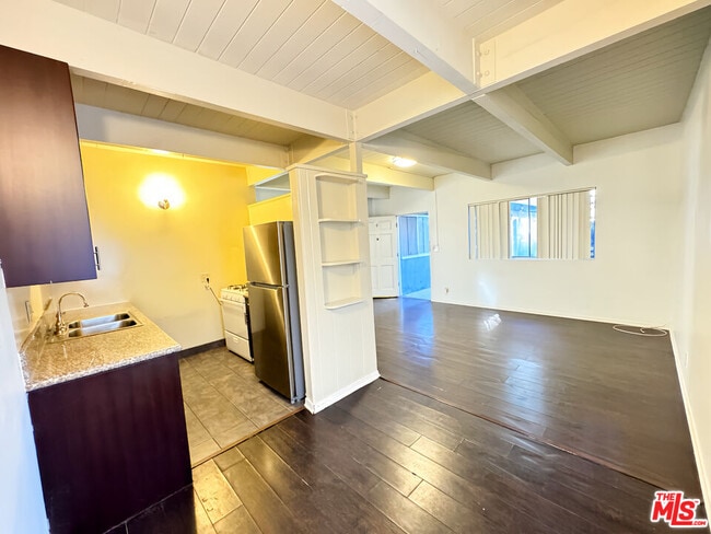 Building Photo - 451 S Oakhurst Dr