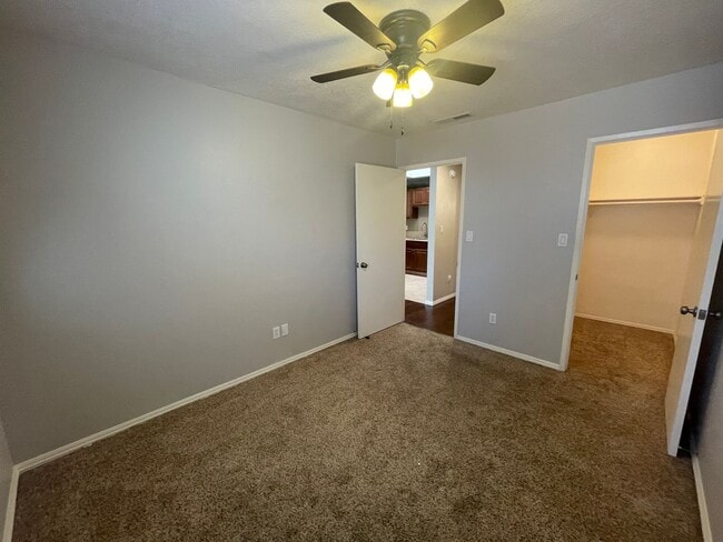 Building Photo - 2 bedroom single story with attached 2 car garage!