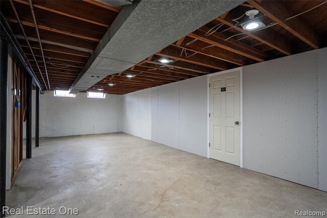 Building Photo - 6341 N Charlesworth St