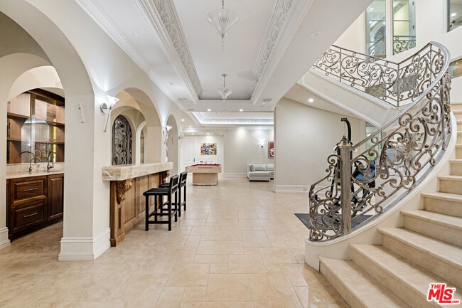 Building Photo - 718 N Rodeo Dr
