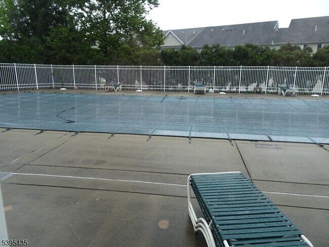 Building Photo - 112 Limerick Ln