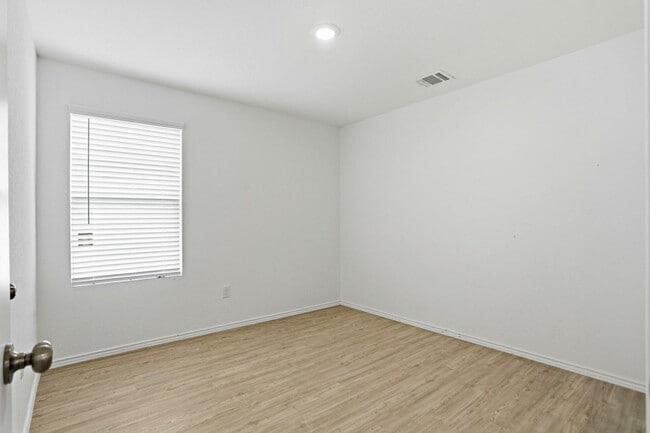 Building Photo - Single-Story 3/2 Rental Near Lackland Air Force Base | No Carpet | Fridge Included |