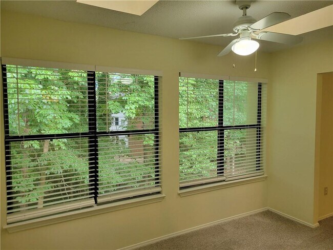 Building Photo - 2104 Huntingdon Chase