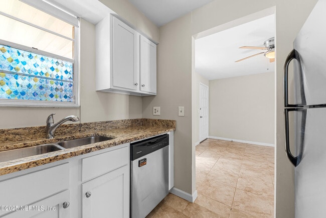 Building Photo - 7341 El Ocho Rd