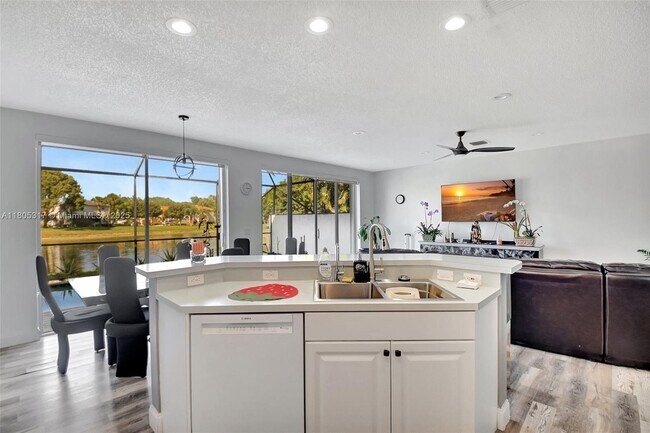 Building Photo - 7647 Rockport Cir