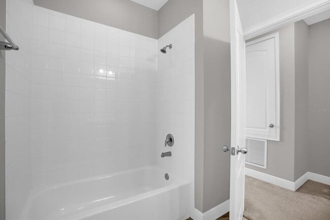 Building Photo - 15537 Honeybell Dr