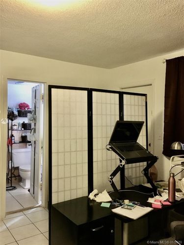 Building Photo - 900 6th St