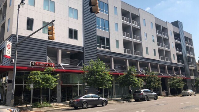 Building Photo - 304 20th St S