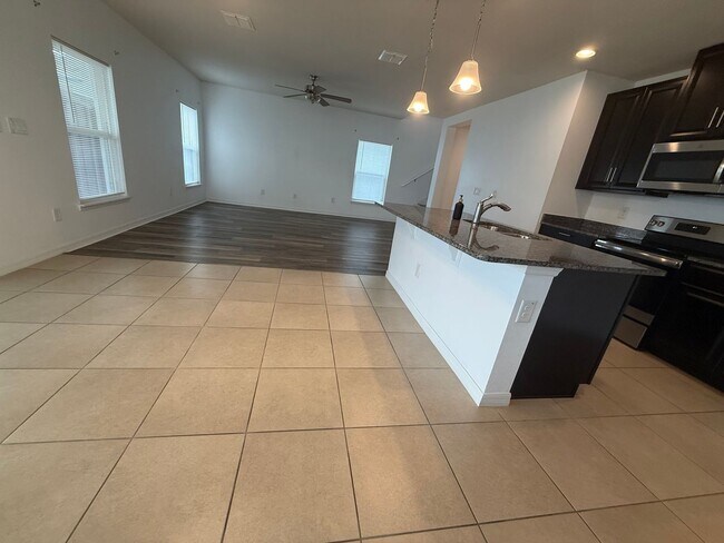 Building Photo - Spacious Riverview Rental in South Fork Lakes with Oversized Screened Patio & 2-Car Garage
