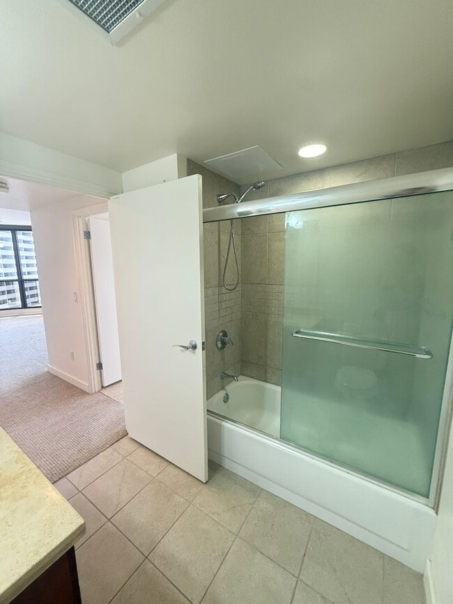 Building Photo - Kakaako, Ocean View, Amenities