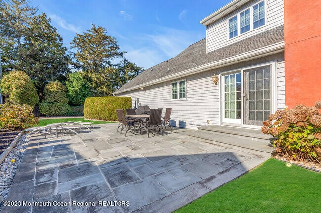 Building Photo - 809 W Lk Dr