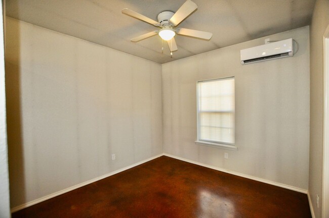 Building Photo - ASK ABOUT OUR MOVE IN SPECIAL!! FOR LEASE ...