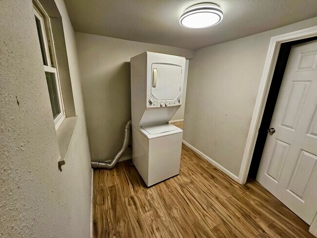 Building Photo - 511 Locust St