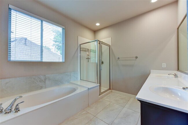 Building Photo - 411 W St Elmo Rd