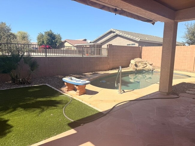 Building Photo - Cul-de-Sac Living | 3 Bed + Bonus Room | Pool + Greenbelt Views