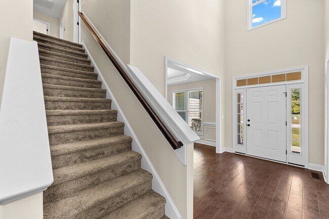 Building Photo - **Spacious 3bd/3ba in Raleigh**