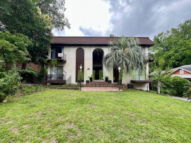 Primary Photo - 2524 Blossom St