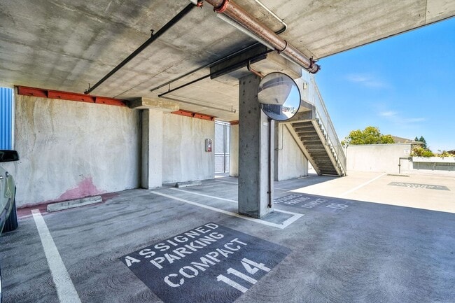 Building Photo - Spacious Andante Top-Floor 2/2 Condo Avail...