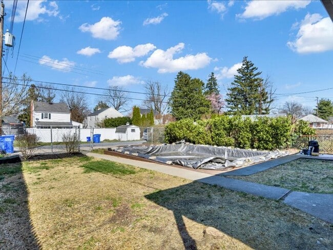 Building Photo - Coming Soon - 4 Bedroom 2 Bath - Central D...