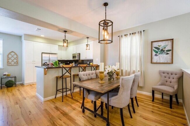 Building Photo - 2258 Golden Crest Common