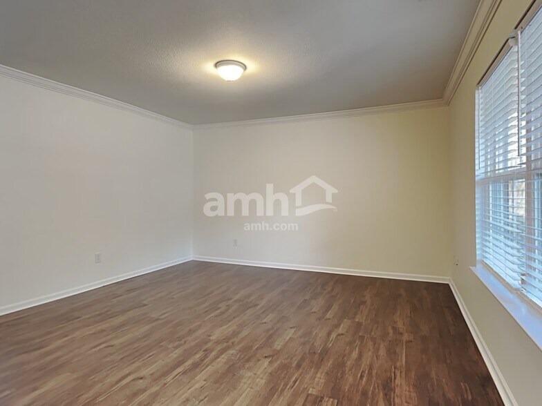 Building Photo - 101 Kingscreek Dr