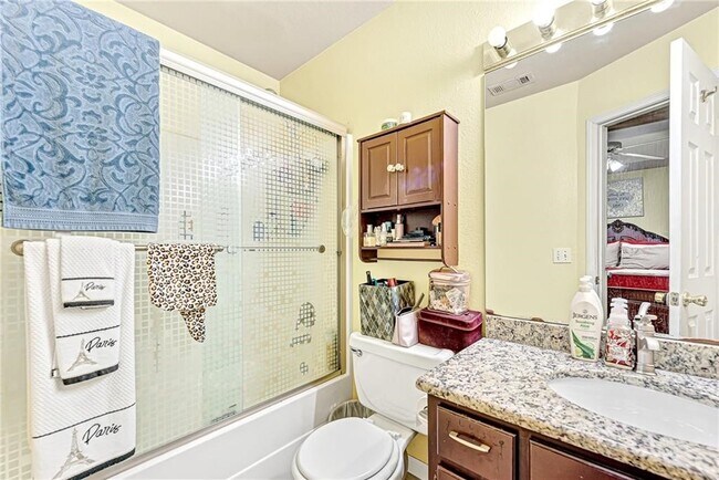 Building Photo - 122 S Bailey St