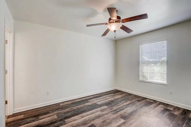 Building Photo - 100 Sadler Ct
