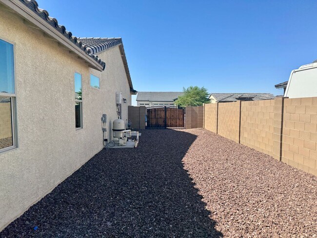Building Photo - Landscaped Estrella at Mesa Del Sol Pool H...