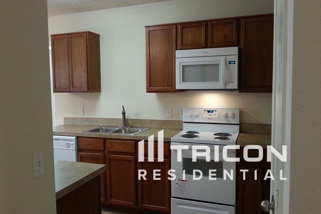 Building Photo - 704 River Run Dr
