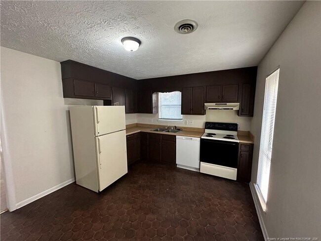 Building Photo - 6903 Flying Cloud Ln