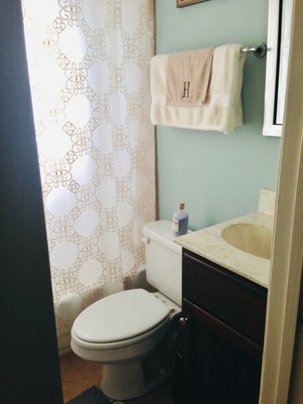 Building Photo - 716 S 14th St