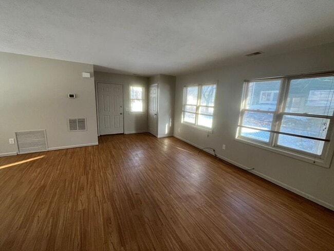 Building Photo - 107 Peck St