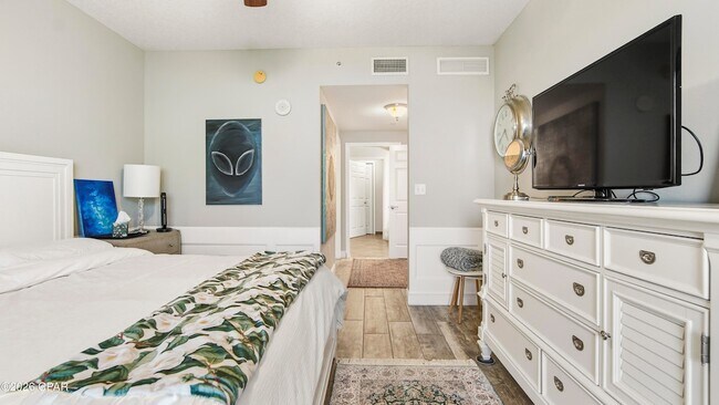 Building Photo - 2400 Grandiflora Blvd