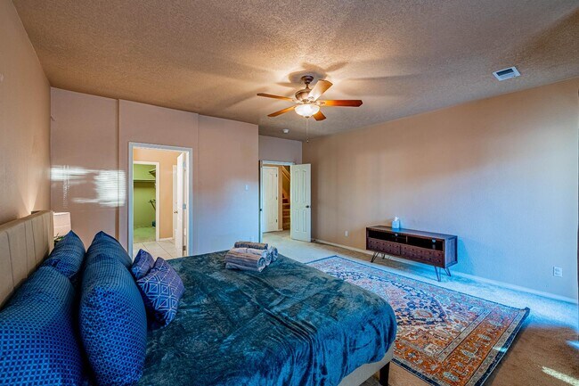 Building Photo - 9719 Calle Chamisa NW