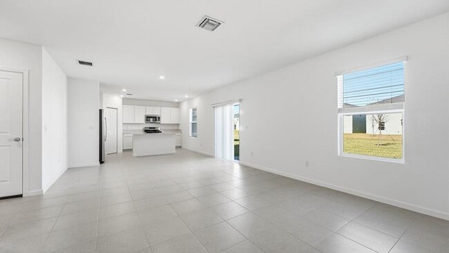 Building Photo - 10761 NW Everbreeze Dr