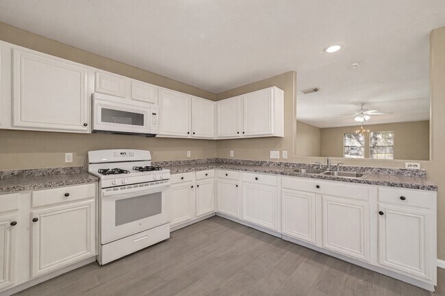 Building Photo - 17250 Cricketbriar Ct