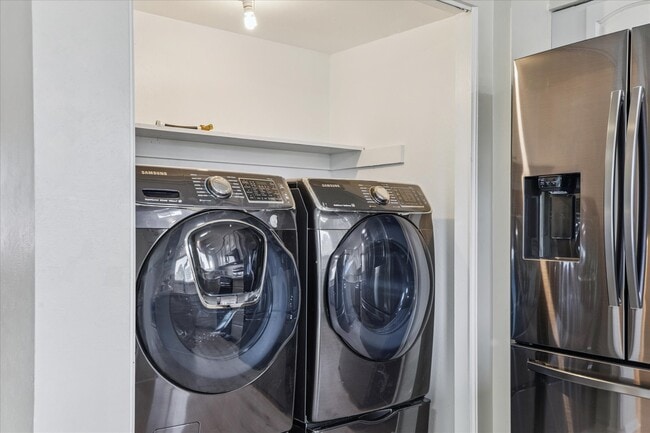 Building Photo - 1872 N Robb St