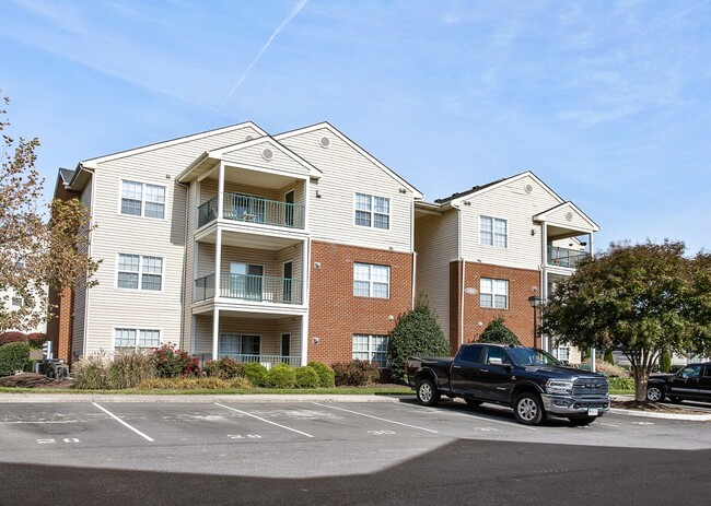 Building Photo - Spacious & Bright Condos Located in Glen A...