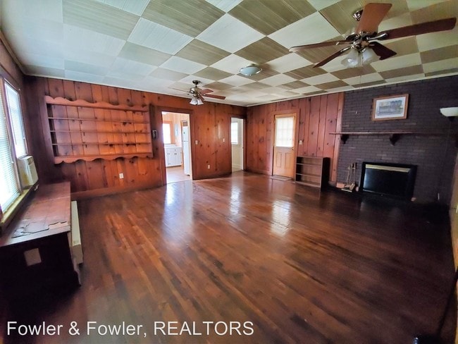 Building Photo - 1 br, 1.5 bath House - 2613 Guyer St