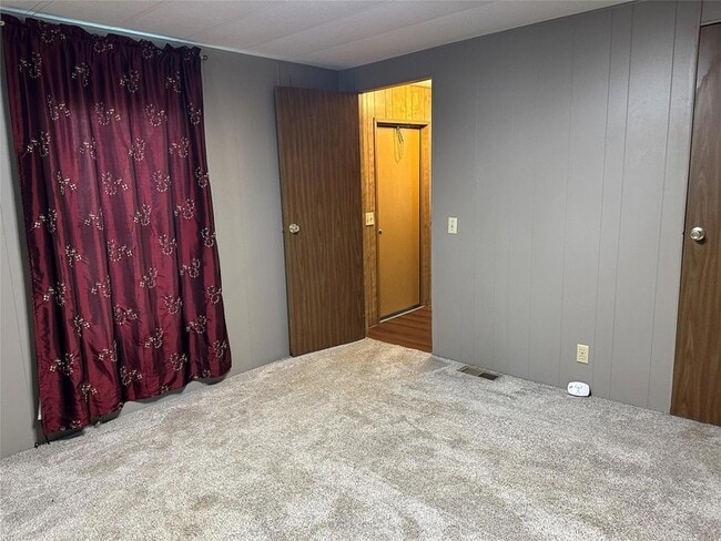 Building Photo - 399 Pope Bend N