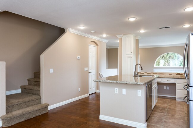 Building Photo - Townhome in Carmel Valley