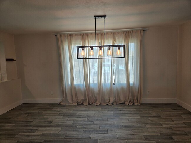 Building Photo - Coming Soon! ?Beautiful 4 bed, 2 bath Home, NO HOA! (Available 05/15/26)