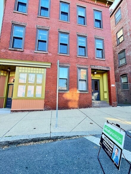 Building Photo - 26 Beacon St